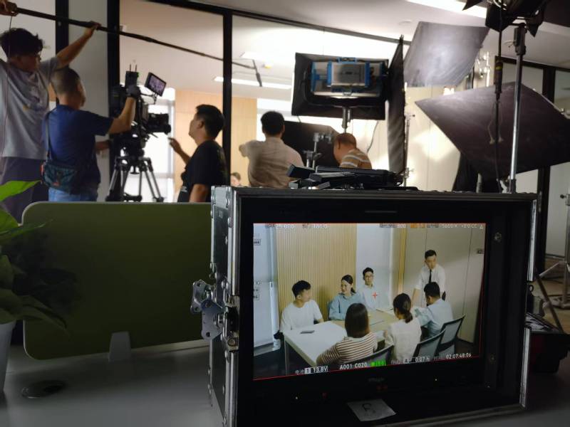 南城县TVC拍摄公司：科技产品视觉化大师，诠释未来感与功能美学